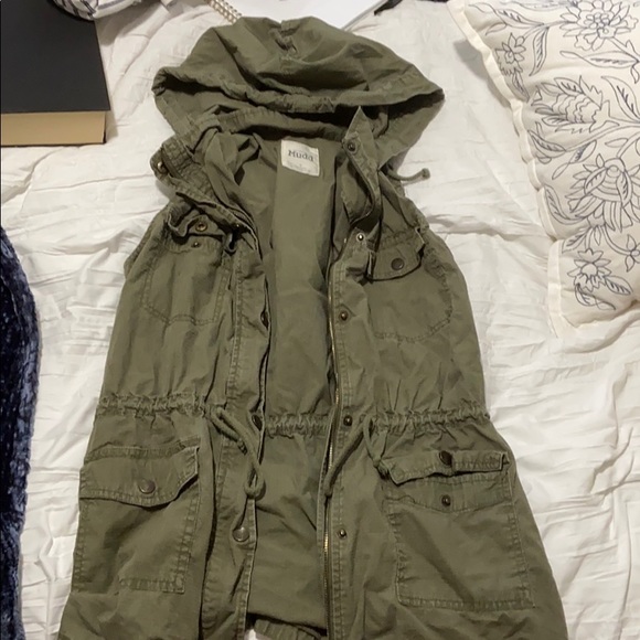 Army green vest - Picture 1 of 2